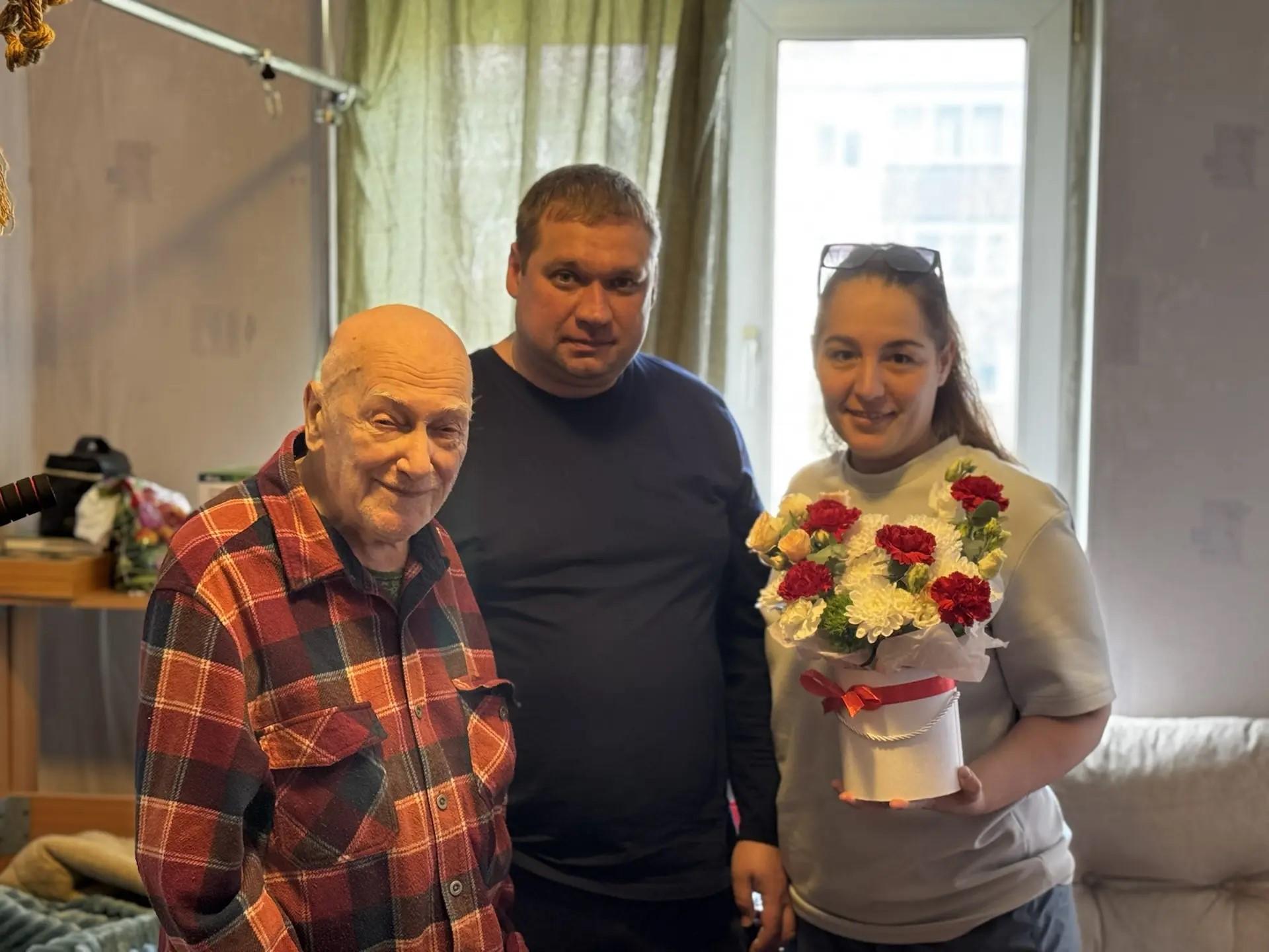 Коллектив Сахалинского филиала ФБУ "Дальневосточный ЦСМ" поздравили сотрудника – ветерана Великой Отечественной Войны – Браславского Леонтия Иоелевича