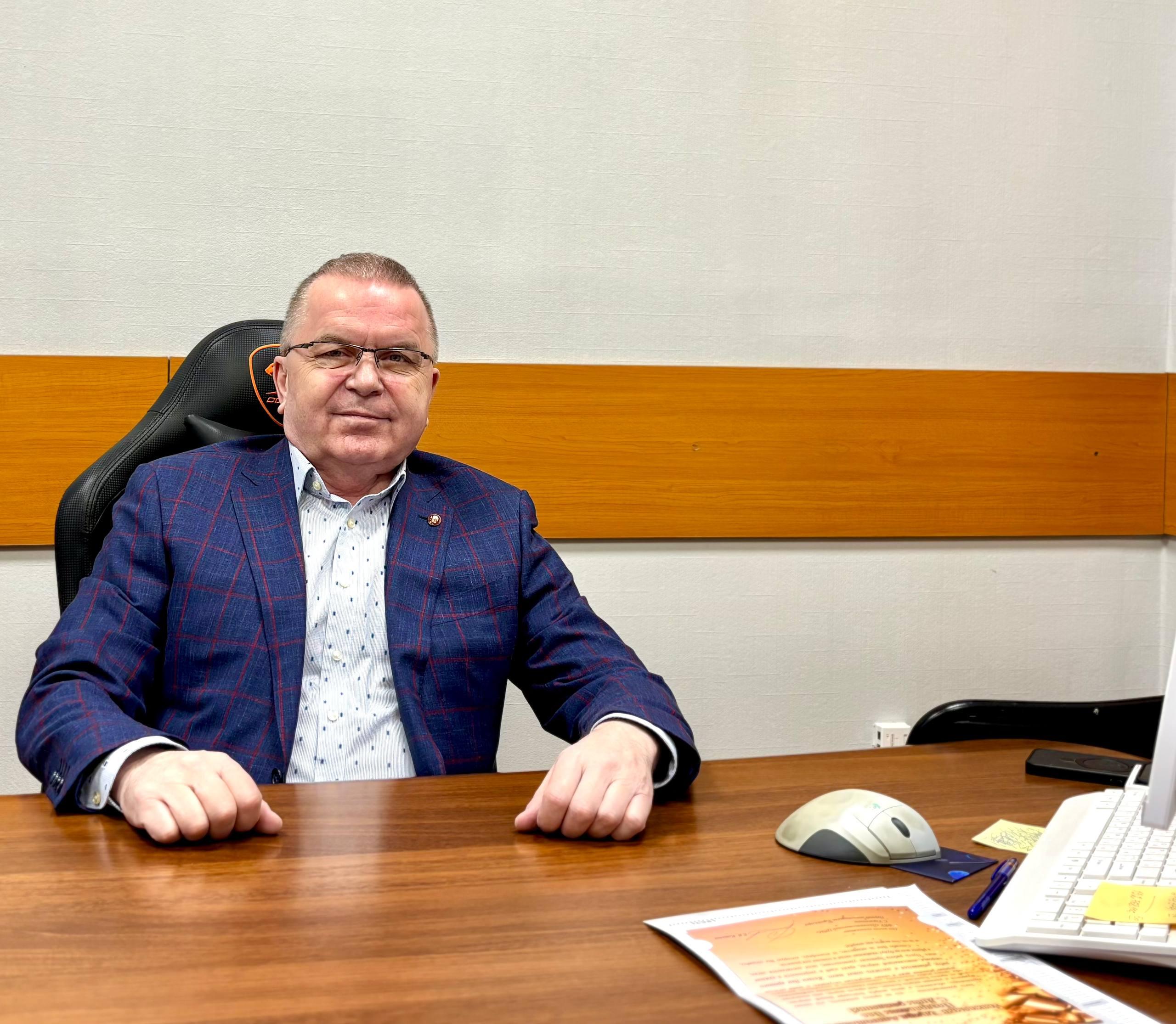 Сегодня свой День рождения отмечает директор ФБУ "Дальневосточный ЦСМ" Комирный Эдуард Анатольевич