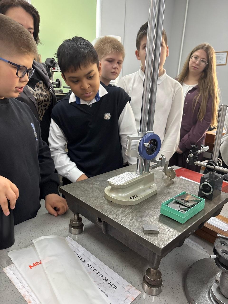 Ученики 5-го класса посетили ФБУ "Дальневосточный ЦСМ"