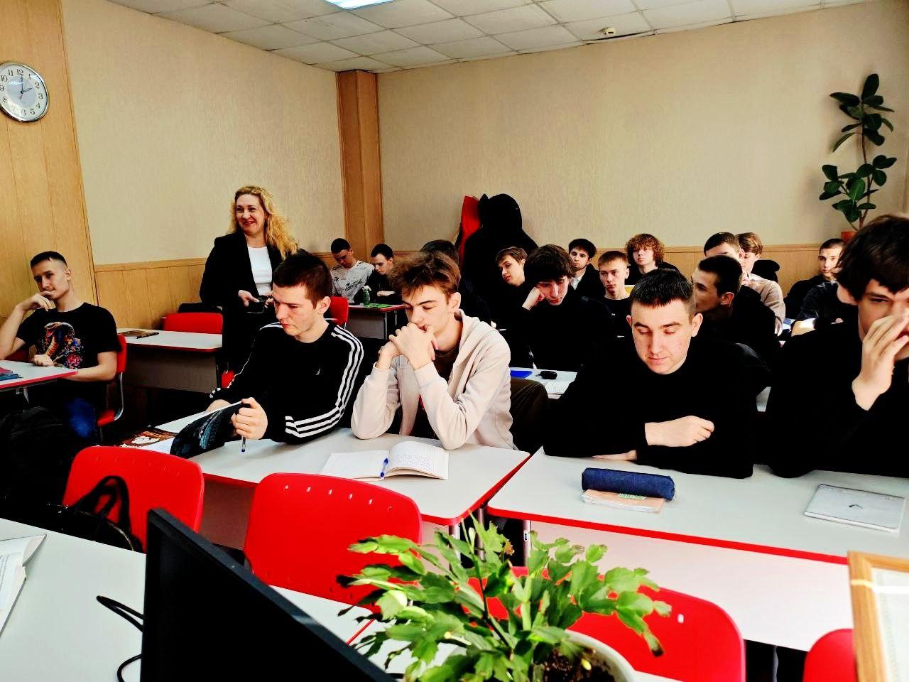 Сотрудники ФБУ "Дальневосточный ЦСМ" рассказали студентам про метрологию